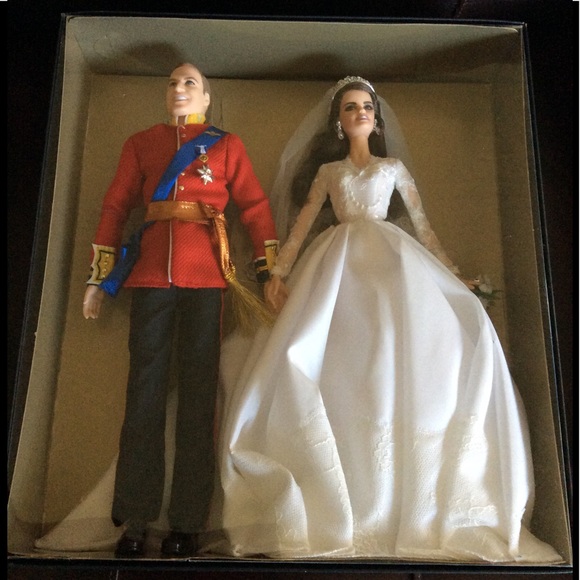 William & Catherine Royal Wedding Barbie Dolls - Picture 7 of 8